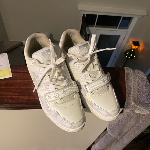 Louis Vuitton trainers - Picture 2 of 3